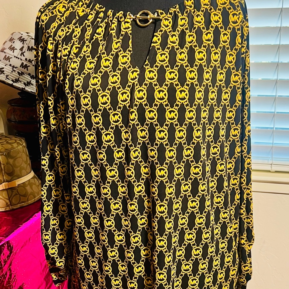 Michael Kors Tunic Size L NWT. Can bu used as a short dress or with leggings